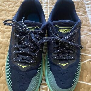 Nice women’s Hoka tennis shoes so 8.5